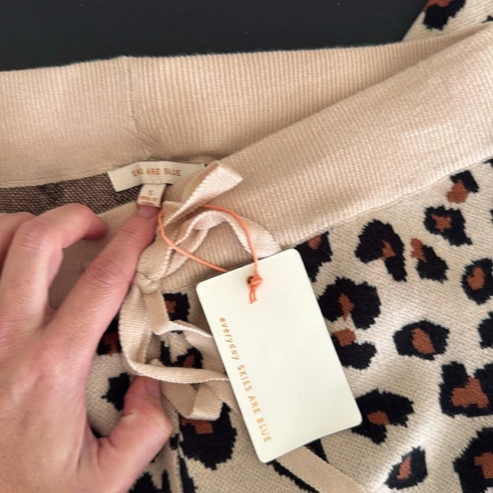 NWT Skies are Blue Leopard Joggers Size Small